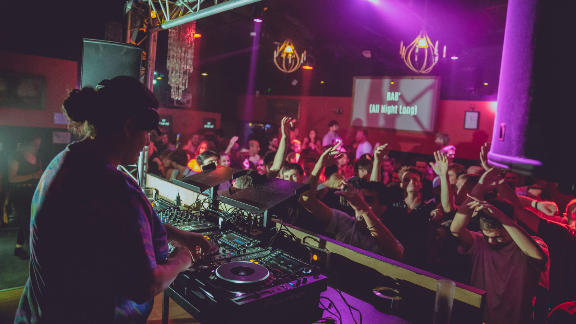 THIS IS HOUSE AXEL BLANC / DOLFEELS Le Petit Salon